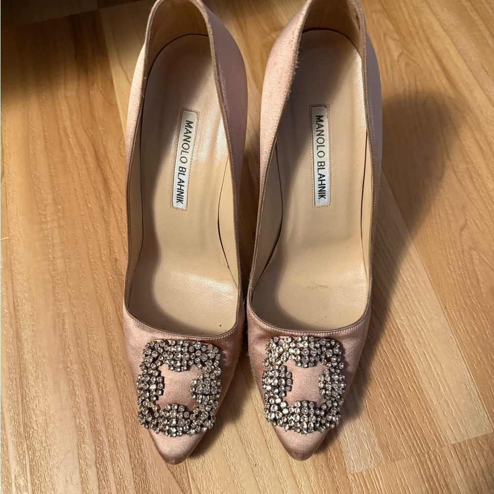 MANOLO Blahnik Champagne Hangisi Crystal Embellished Satin Pumps